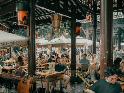 成都休闲生活全解析：泡茶馆、吃火锅与更多安逸玩法