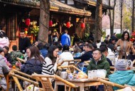 成都休闲推荐：喝茶掏耳朵吃串串，慢悠悠耍一天